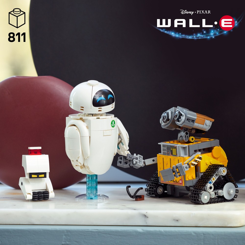LEGO ǀ Disney and Pixar WALL-E and EVE Set for Adults (43279)
