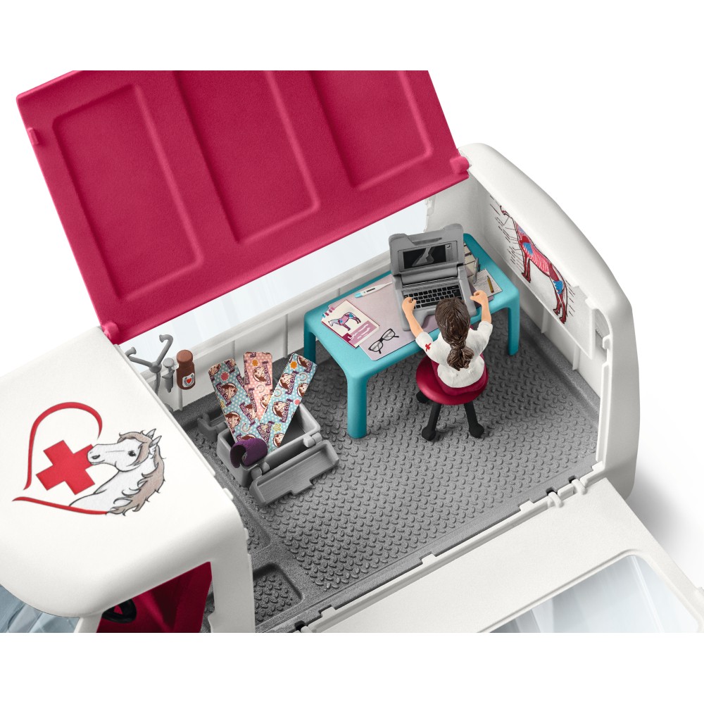 Schleich Mobile Vet with Hanoverian Foal 42439