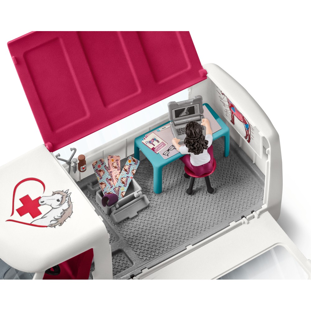 Schleich Mobile Vet with Hanoverian Foal 42439