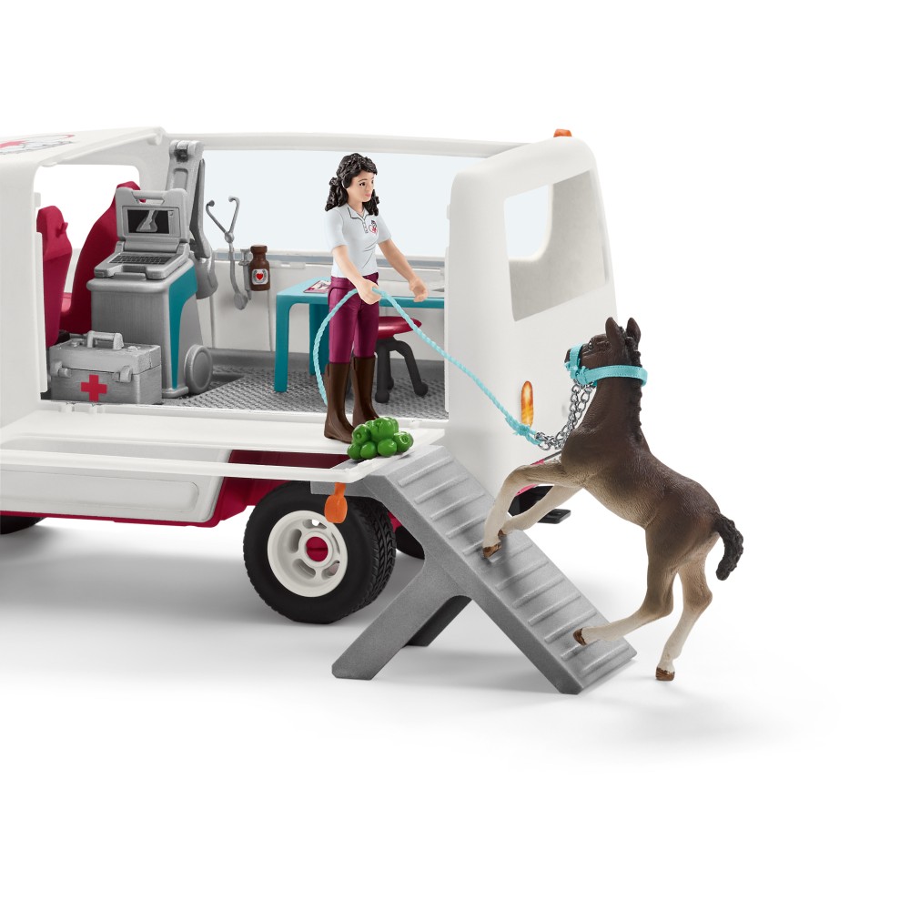 Schleich Mobile Vet with Hanoverian Foal 42439