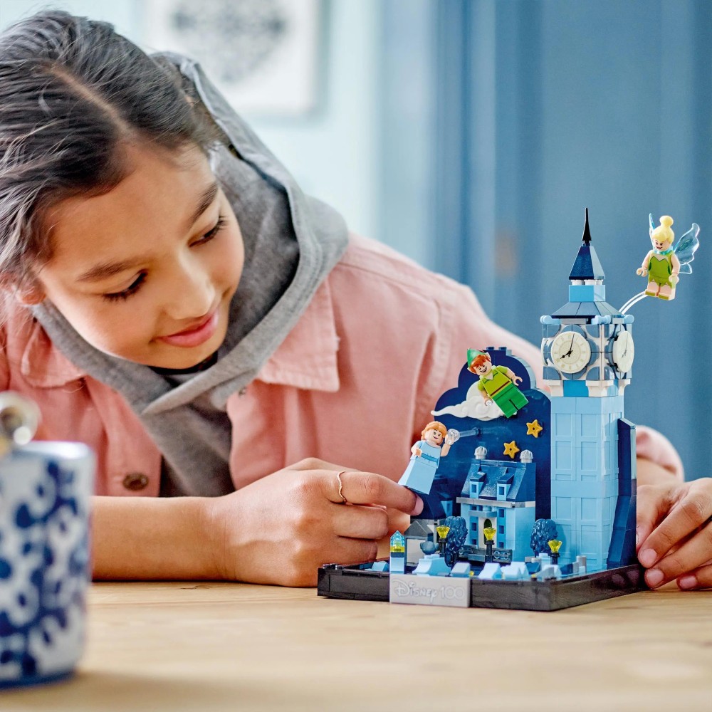 LEGO Disney Peter Pan & Wendy\'s Flight over London 43232