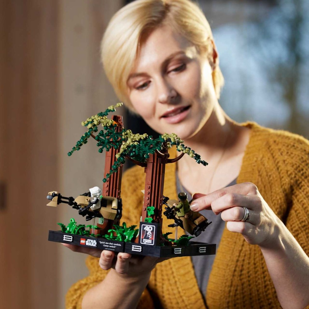 LEGO Star Wars Endor Speeder Chase Diorama Set 75353