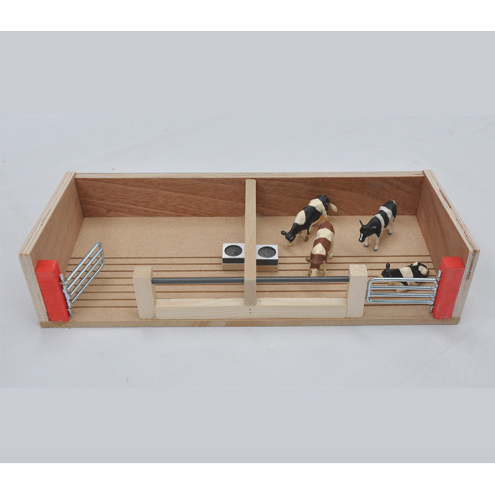 Millwood Crafts - Cattle House With 2 Pens